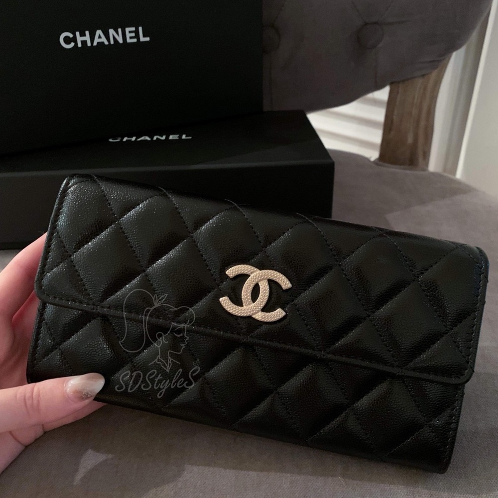 CHANEL flap Wallet caviar Black Gold hardware 22B
